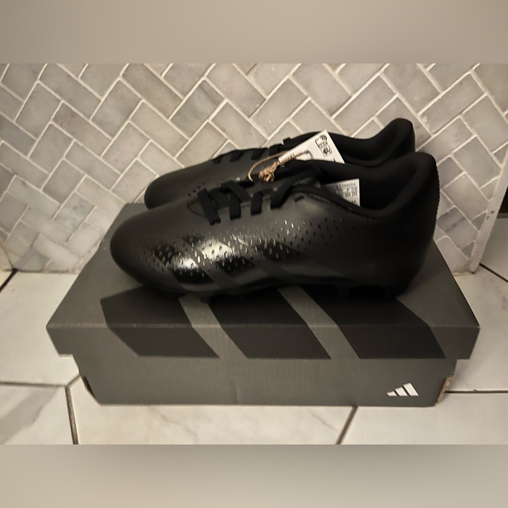 Adidas youth soccer cleats- Predator Accuracy- size 2